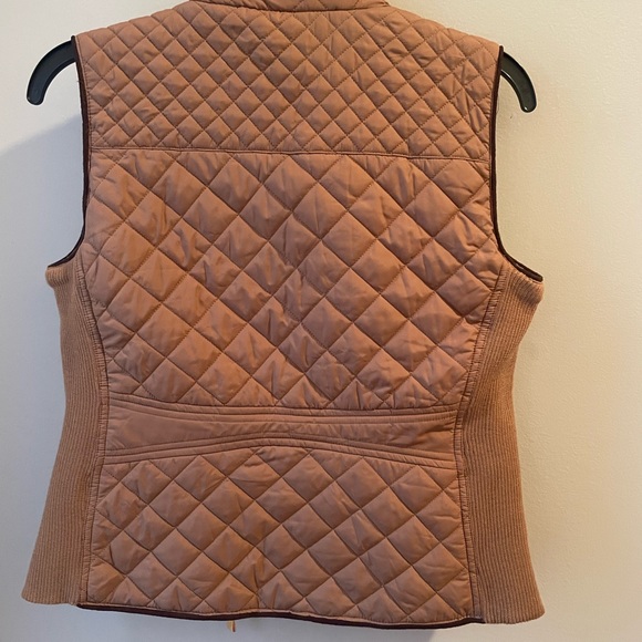 Woman’s Vest - Picture 2 of 3